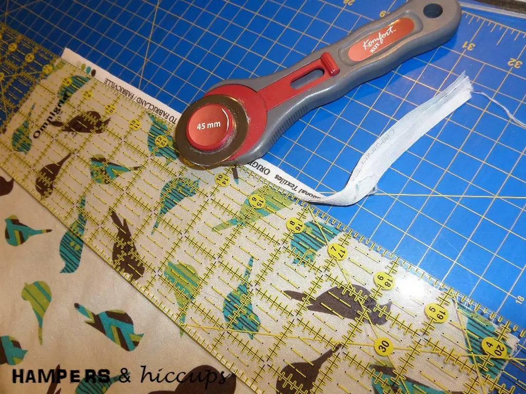 Learn how to make cloth napkins. Easy diy sewing photo tutorial for making cloth napkins. Replace all your paper products with easy to make alternatives. Easy to wash. Fun and elegant to use. Be environmentally friendly with these cloth napkins. How to make your own cloth napkins. Get rid of all the yucky disposables!