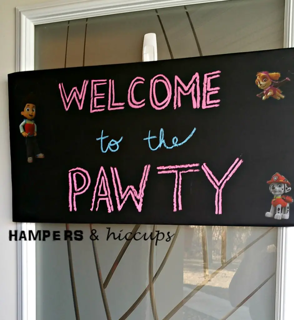 Outdoor paw patrol ideas. Paw patrol decorating ideas. Decorating ideas for a #pawpatrol party. What we did for our daughter's second birthday.
