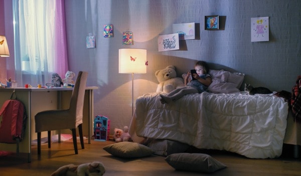 little-girl-on-bed