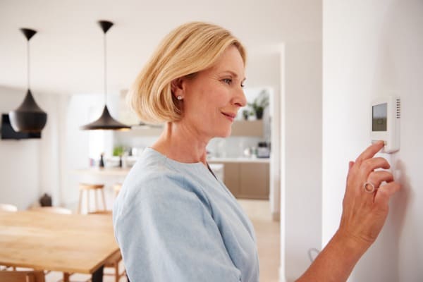 woman-using-home-thermostat