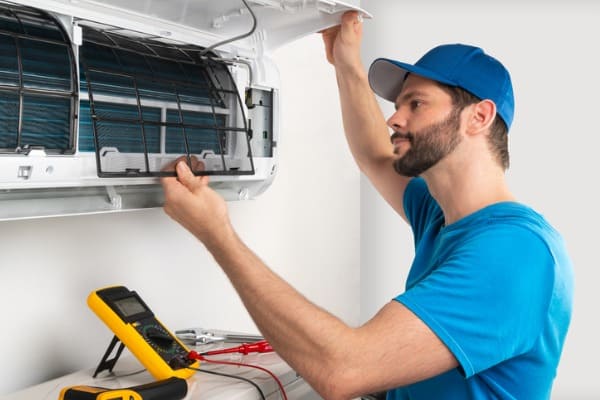 installation-service-fix-repair-maintenance-of-an-air-conditioner