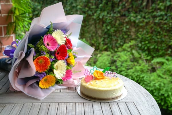 birthday-cake-with-bouquet-of-colorful-gerbera-daisies