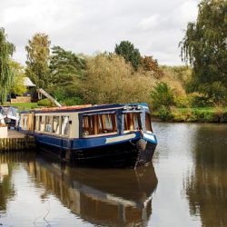 narrow boat on avon canal