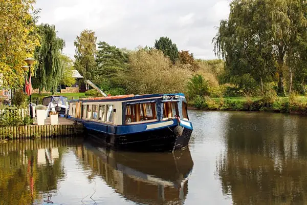 narrow boat on avon canal