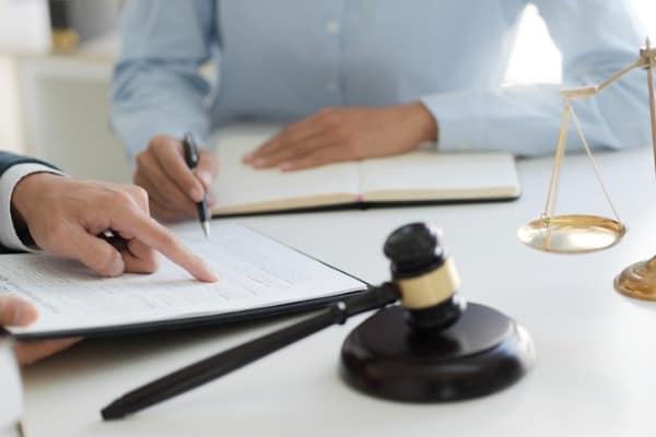 6-different-types-of-legal-services-you-should-know-about-hampers-and