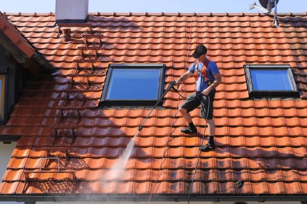 roof cleaning professtionals