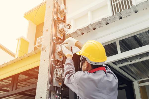 7 Qualities of a Good Electrician Choosing the Right Professional for Your Electrical Needs hdr