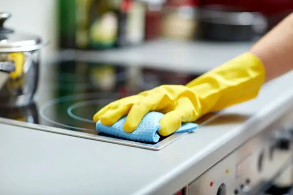 Kitchen Cleaning Hacks for Renters hdr